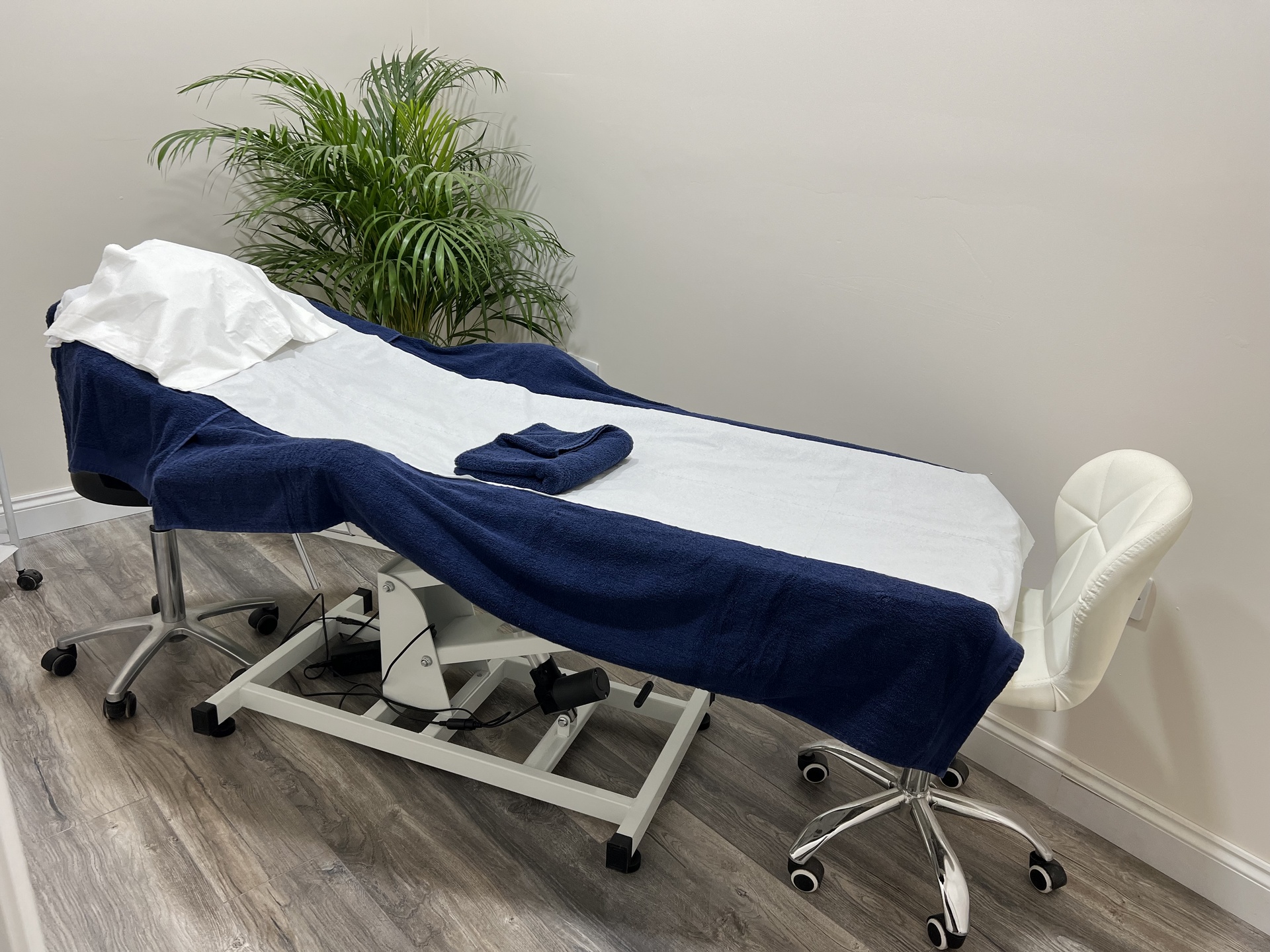 Nikee&apos;s Beauty Bar Waxing